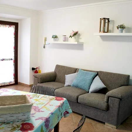 Flower's Apartment *